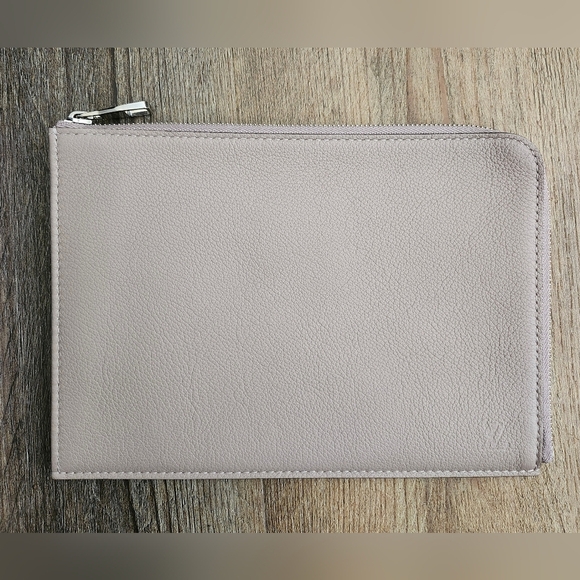 Louis Vuitton Taupe Leather Jules PM Pouch - Picture 1 of 12